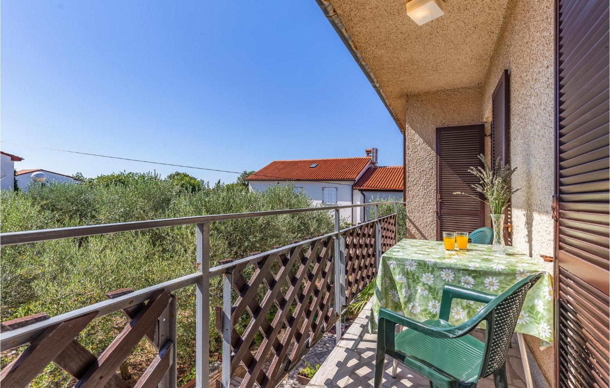 Awesome Apartment In Medulin With Kitchen エクステリア 写真