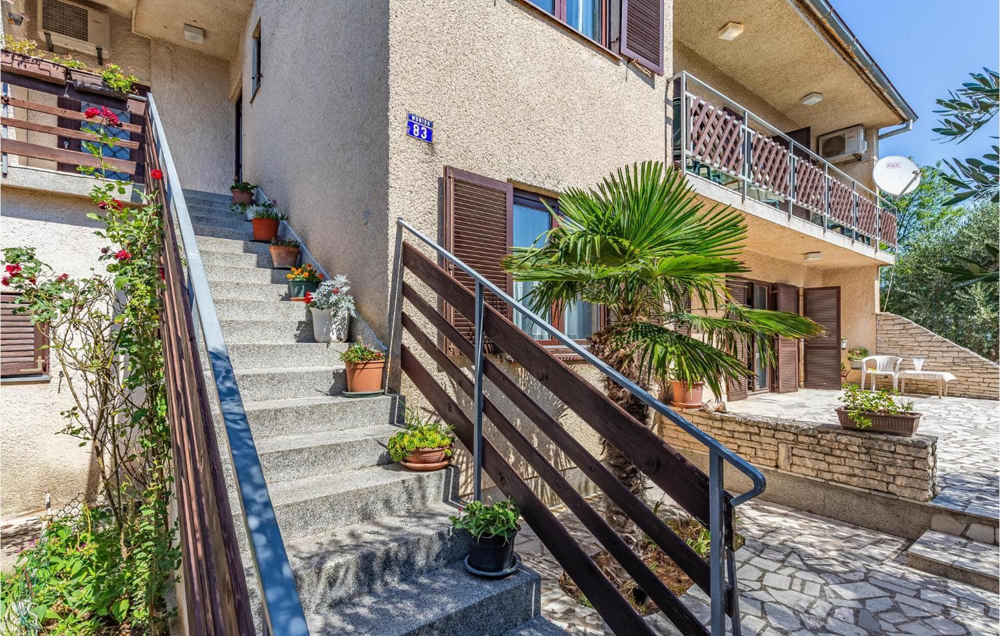 Awesome Apartment In Medulin With Kitchen エクステリア 写真